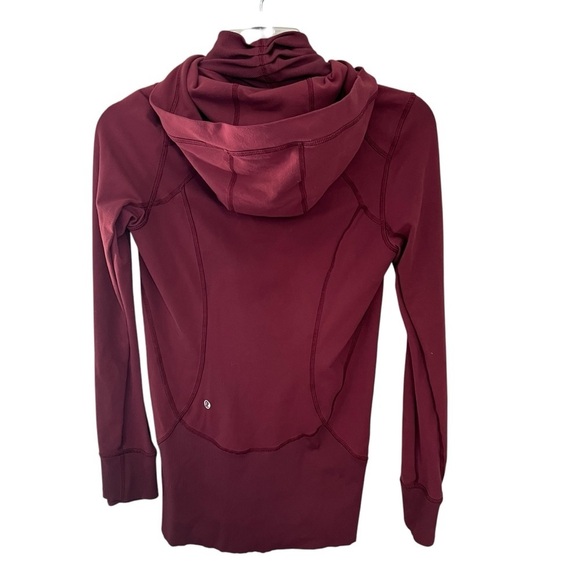 LULULEMON Daily Practice Jacket Hooded In Wine Berry Size 4 Stretch Full Zip - Picture 3 of 13